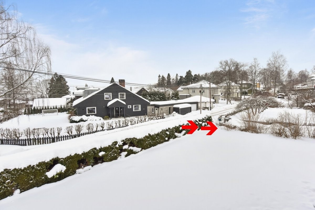 Utsikt som viser ca. hvor godkjent innkjøring fra Berhard Herres vei kan legges. Galleribilde