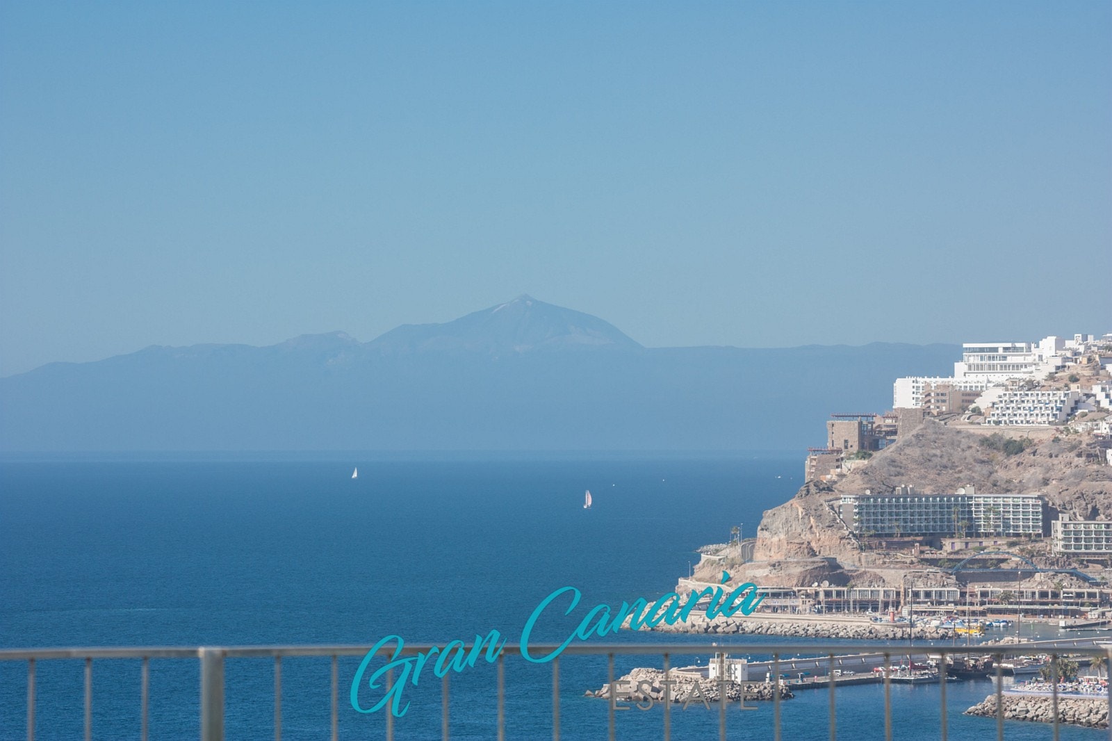Man ser like til Tenerife med Spanias høyeste fjell Teide (3718 moh) Galleribilde