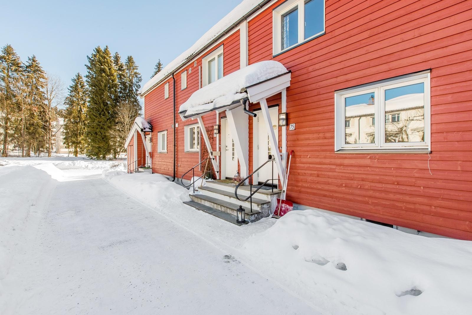 Hyggelig inngangsparti, varmekabler i trappen. Galleribilde