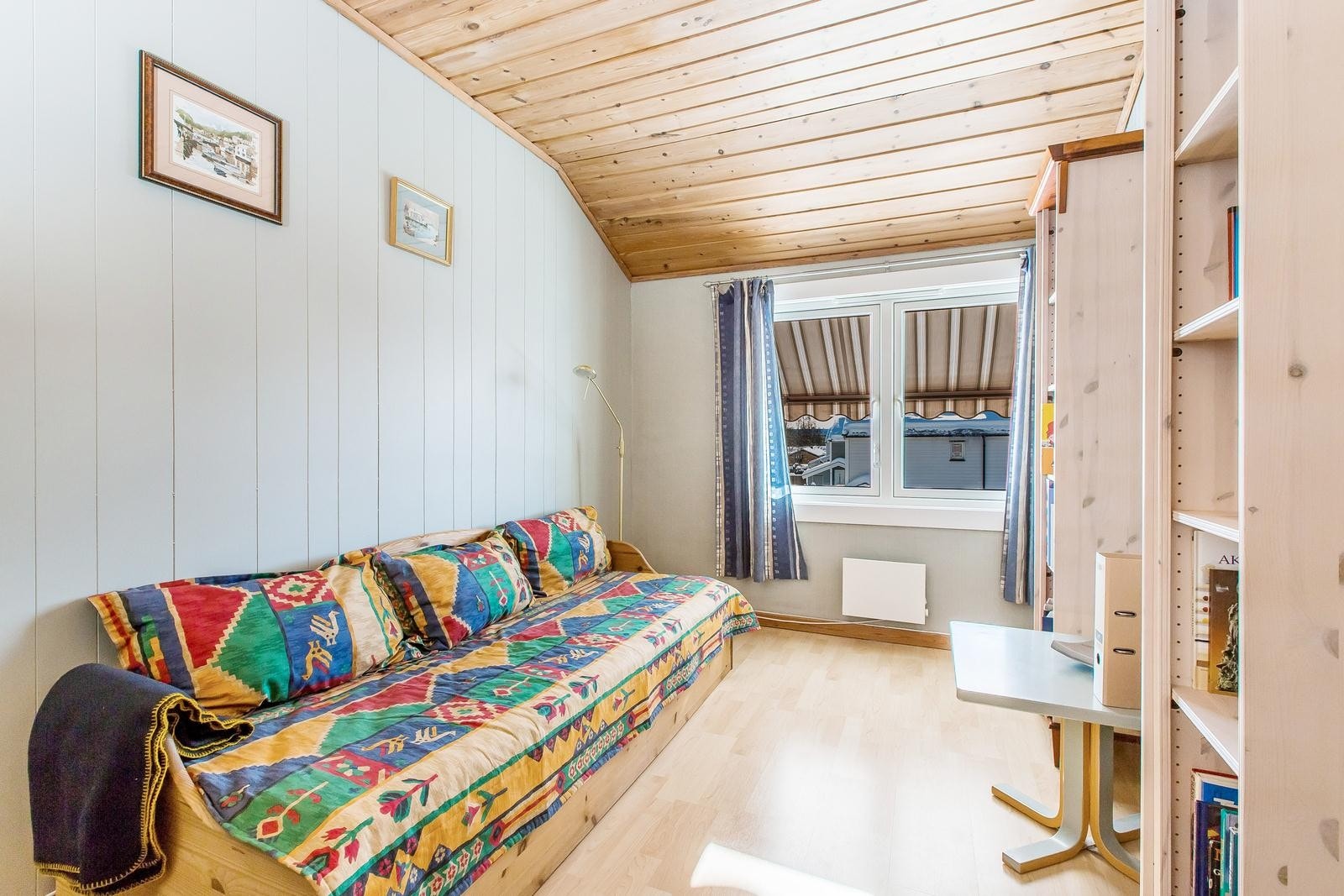 Barnerom/gjesterom med garderobeskap. Galleribilde