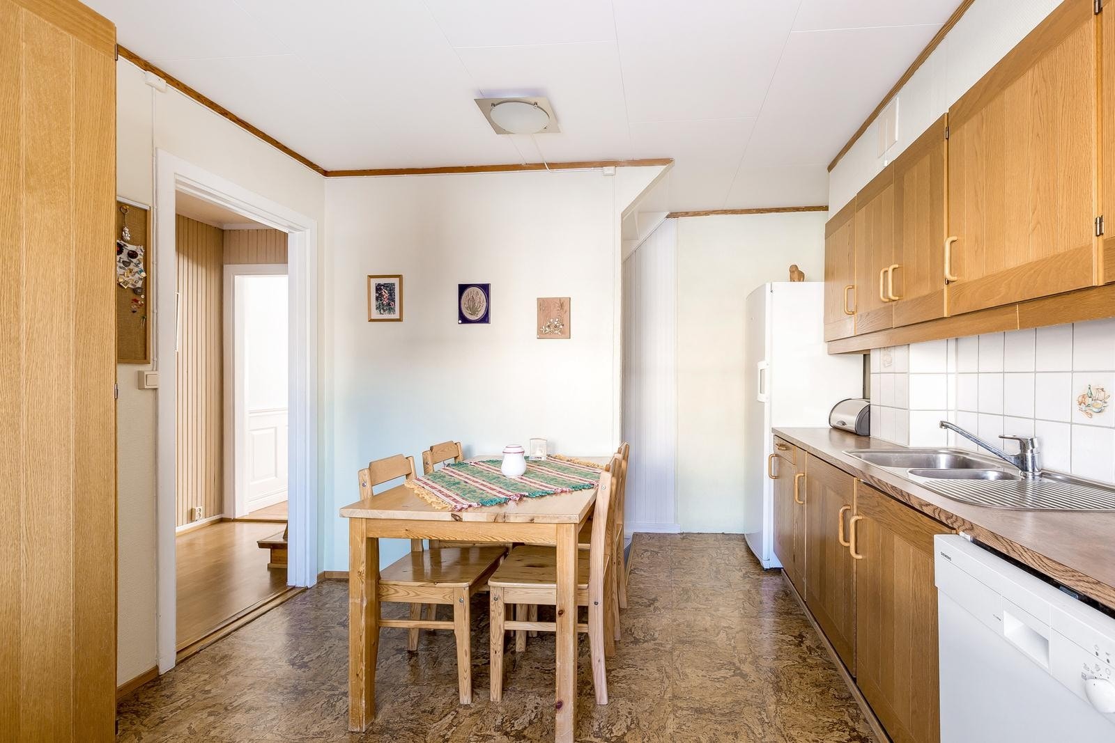 Nedgang til kjeller fra kjøkken. Galleribilde