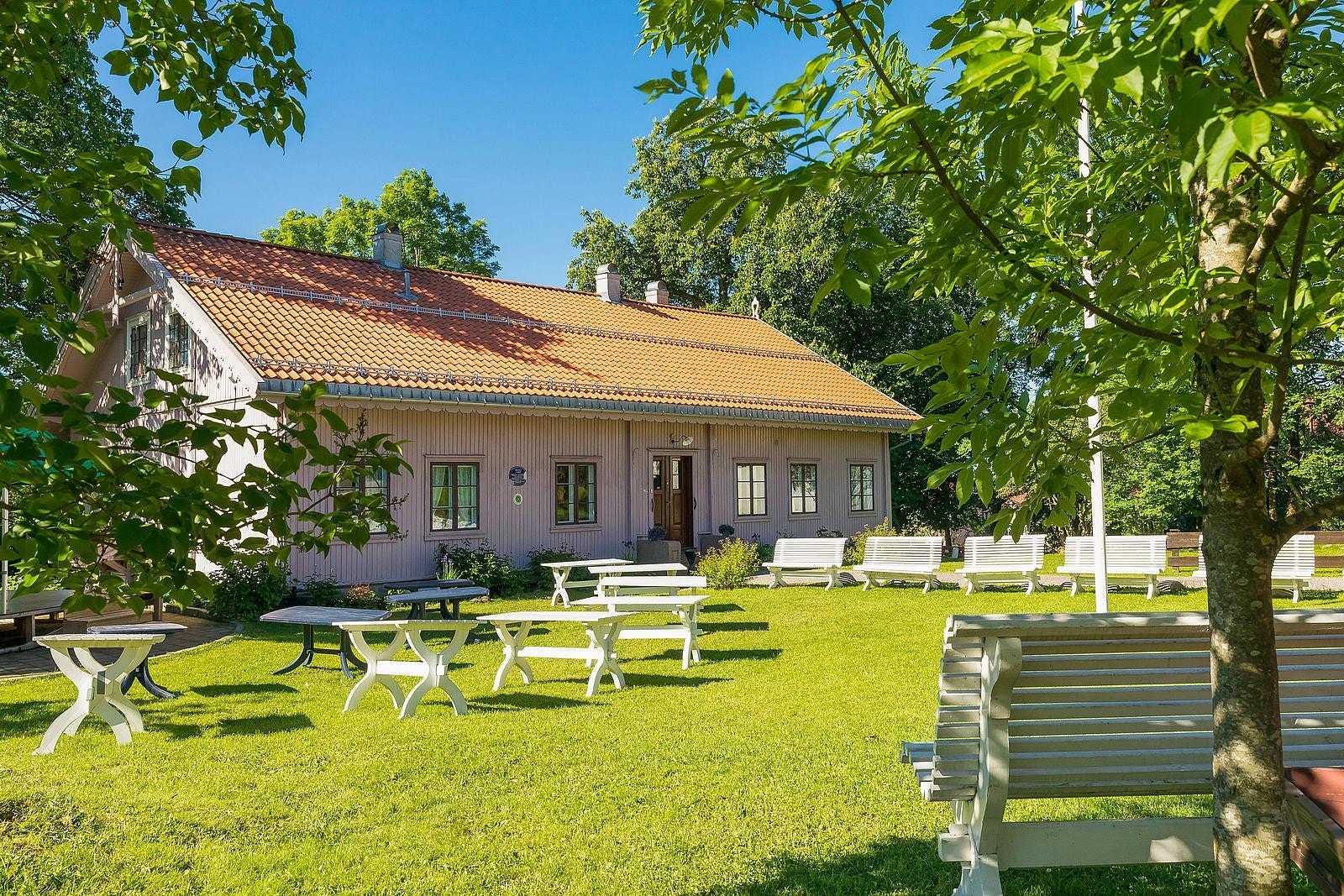 Årvoll gård med tilbud til små og store Galleribilde