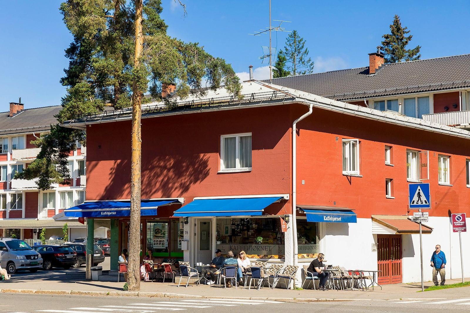 Hyggelige Kaffehjørnet på Tonsenhagen Torg. Galleribilde