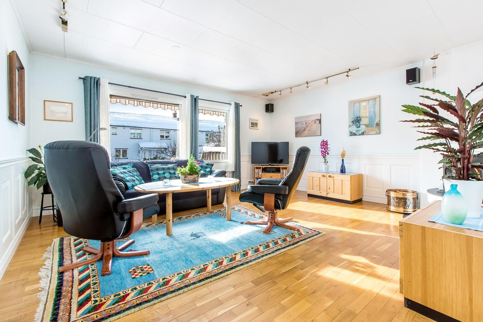 Utgang til terrasse/hage. Galleribilde