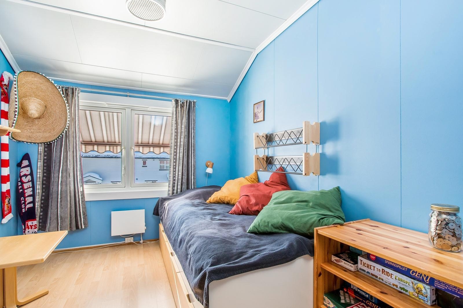 Barnerom/gjesterom med garderobeskap. Galleribilde