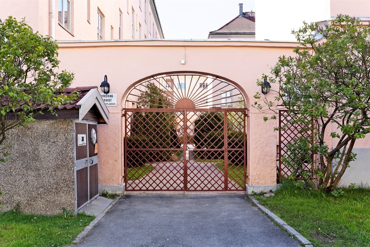 Meget pen port inn til bakgården Galleribilde