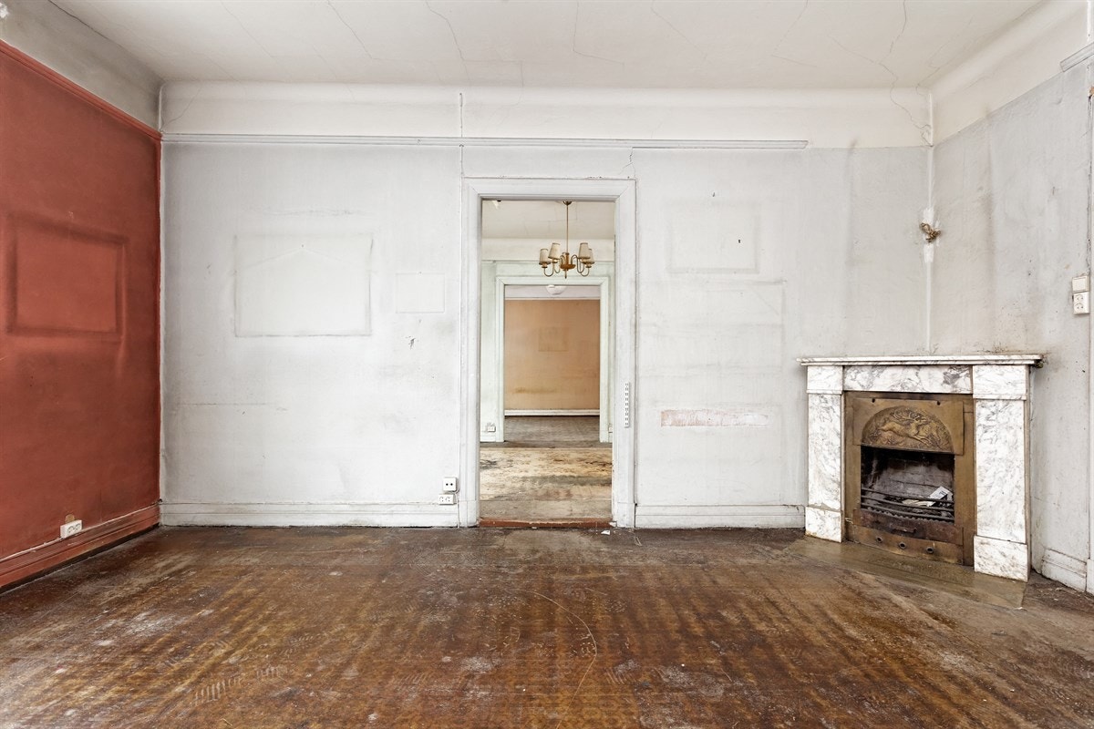 Fra stue I igjennom leilighten Galleribilde