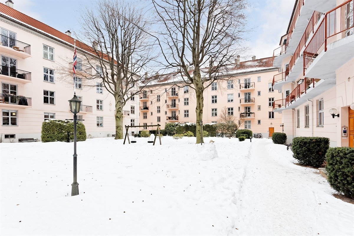 Bakgård Galleribilde