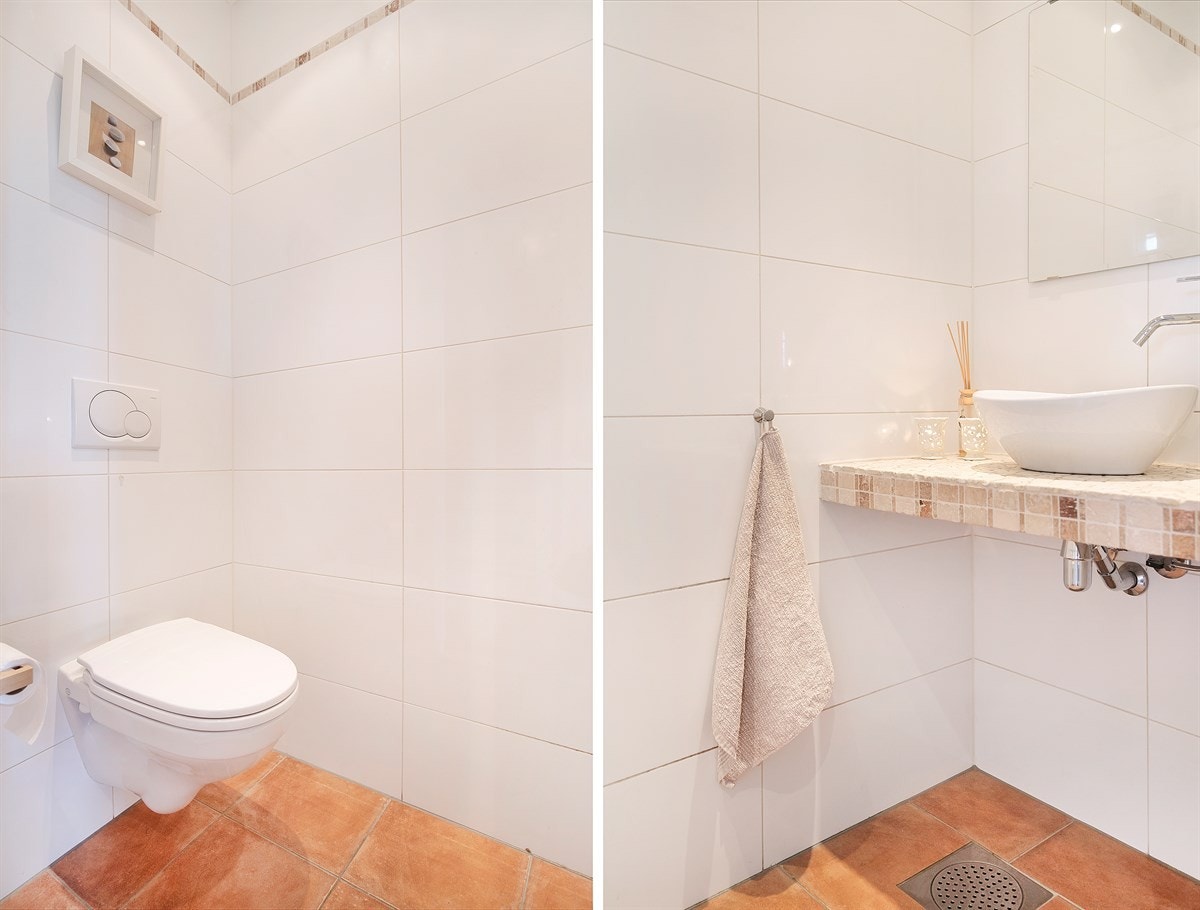 I tilknytning til entréen har man et praktisk separat wc Galleribilde