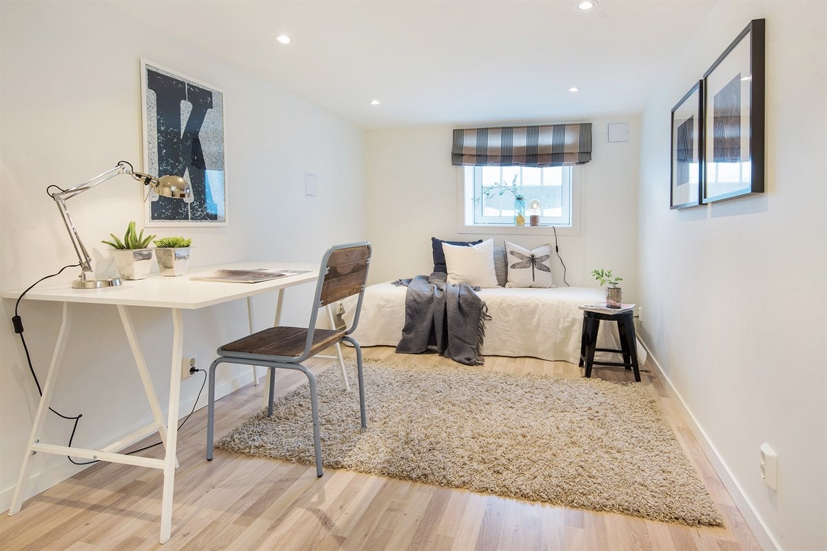 Det er tre disponible rom i boligens kjelleretasje. Rommene er ikke målbare pga. takhøyden Galleribilde