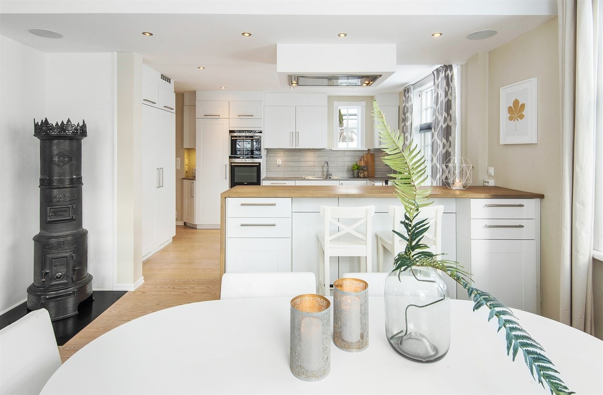 Åpen løsning mellom kjøkken og spisestue Galleribilde