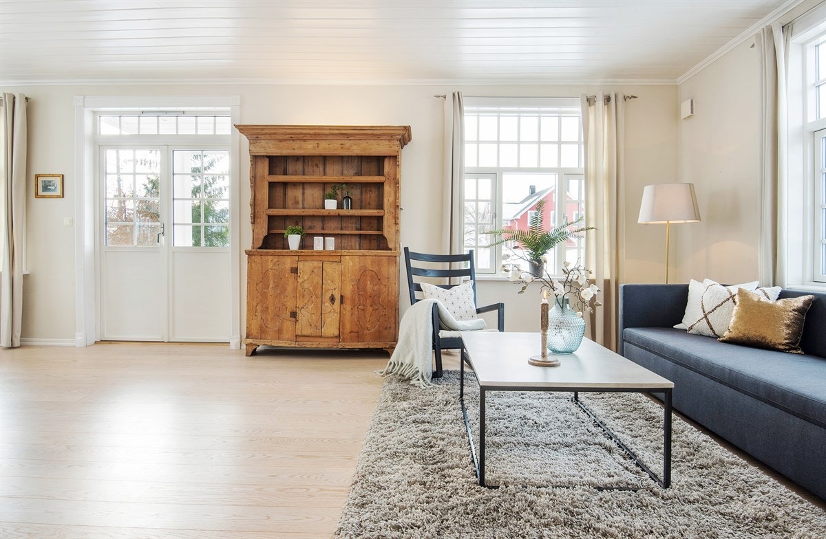 Utgang til veranda fra stue/spisestue Galleribilde