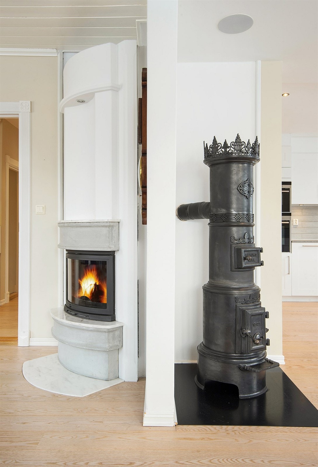 Det er to ildsteder i boligens 1. etasje Galleribilde