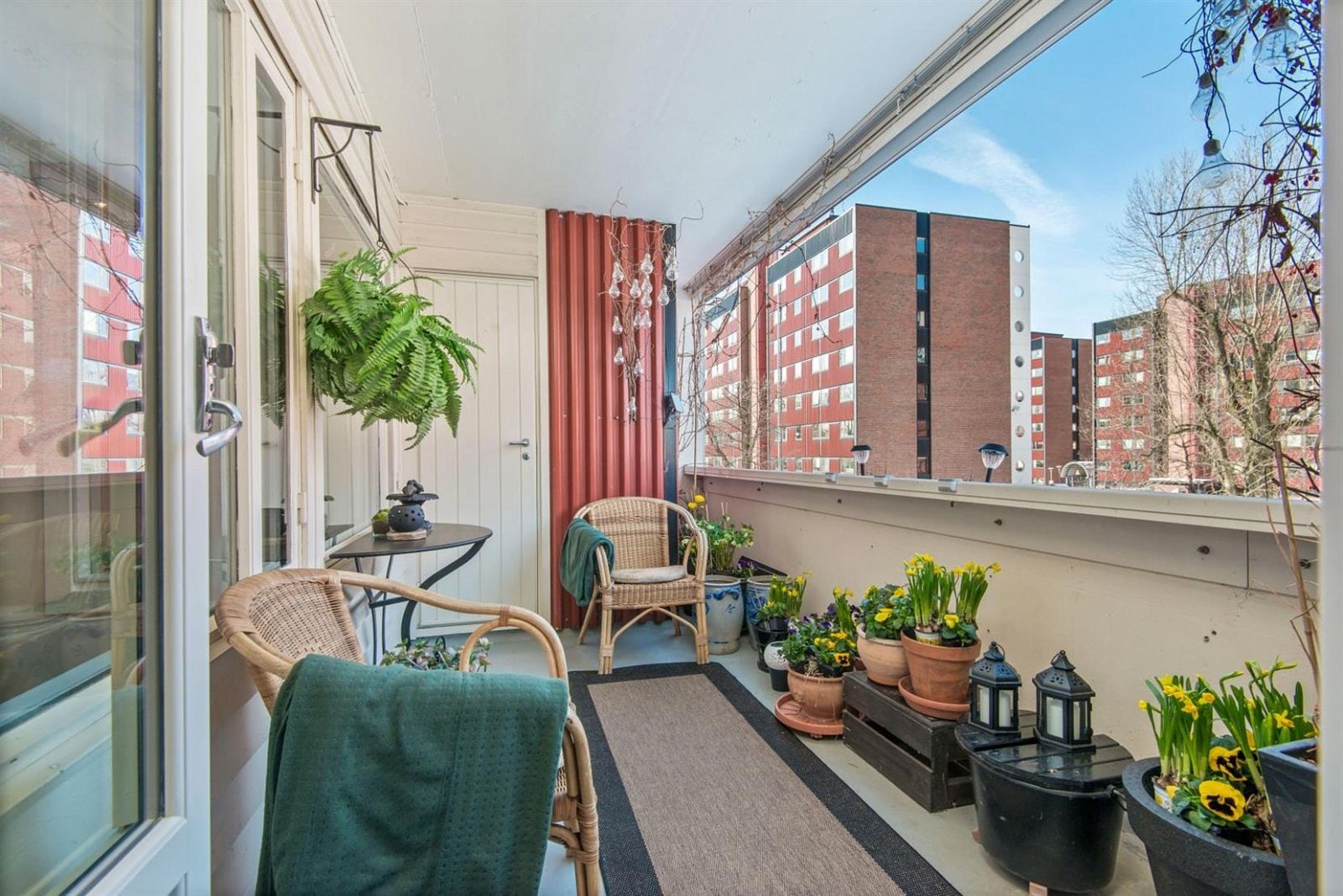 God plass til sittegruppe. Galleribilde