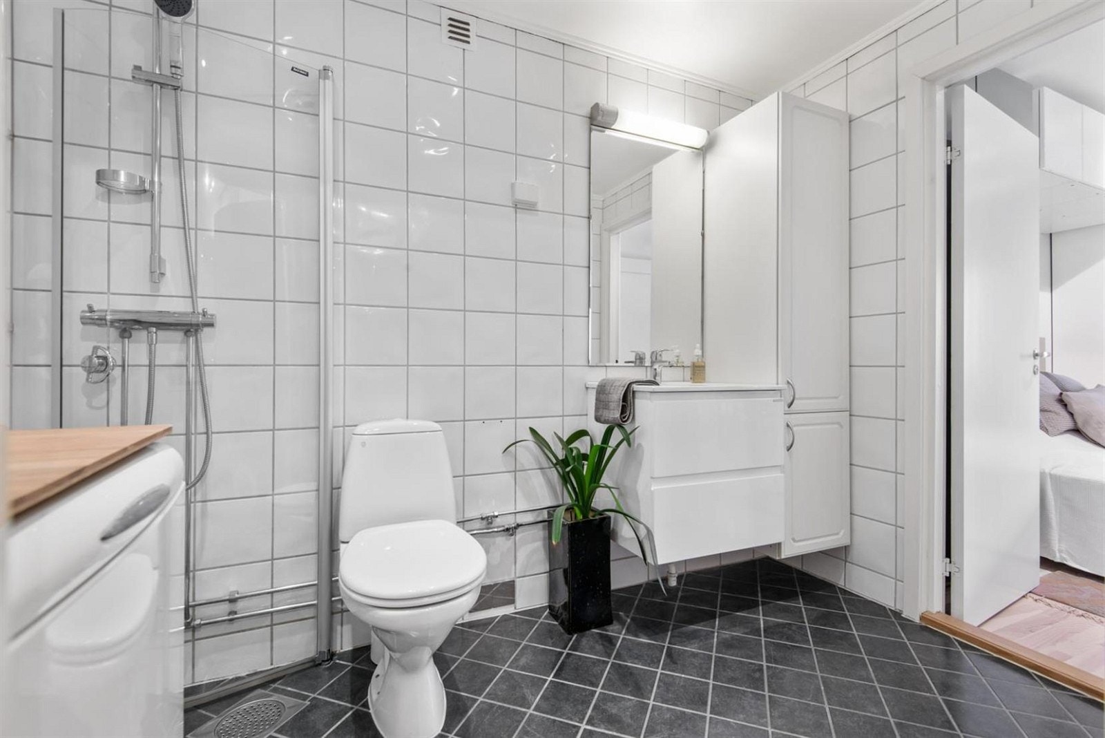 Badet har ny servant fra 2018. Galleribilde