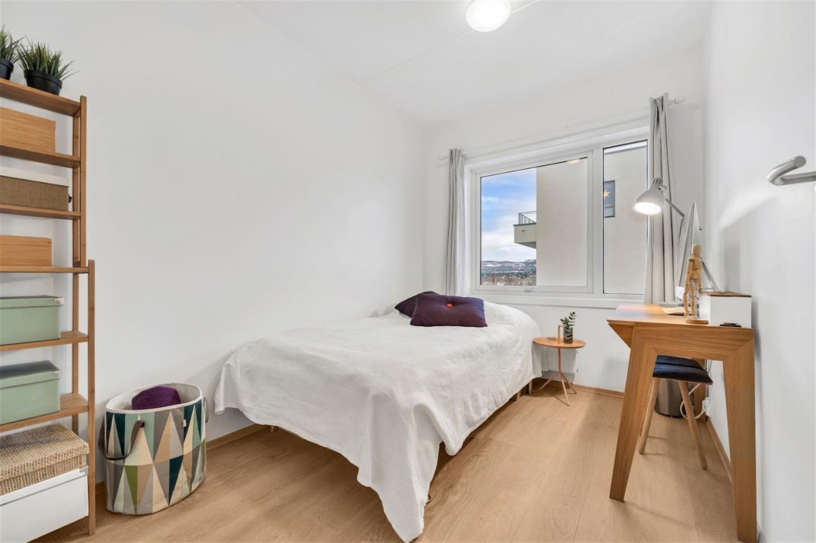 Soverom 1, her får man også plass til dobbeltseng hvis man ønsker å bruke det største soverommet som TV-stue. Galleribilde