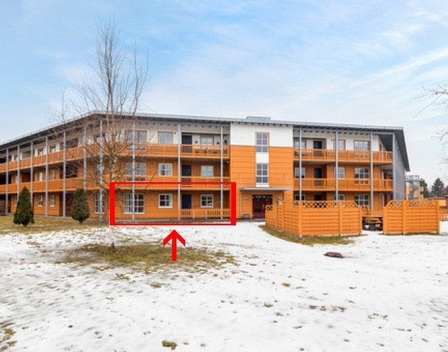 Egen adkomst. Adkomst til garasje til høyre for leiligheten Galleribilde