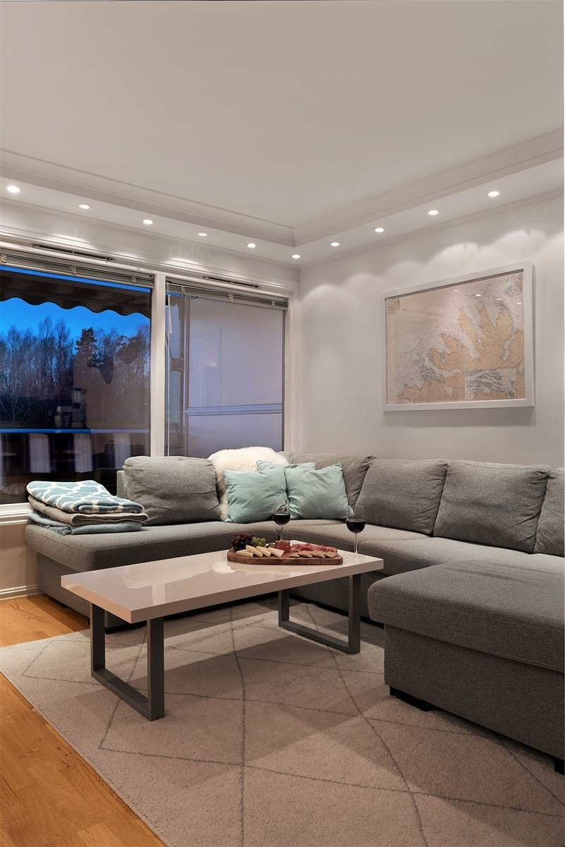 Stemningsbilde kveld - Downlights i tak gir god belysning Galleribilde