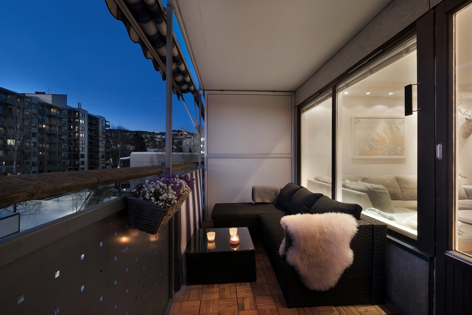 Stemningsbilde kveld - merk Holmenkollen i bakgrunnen Galleribilde