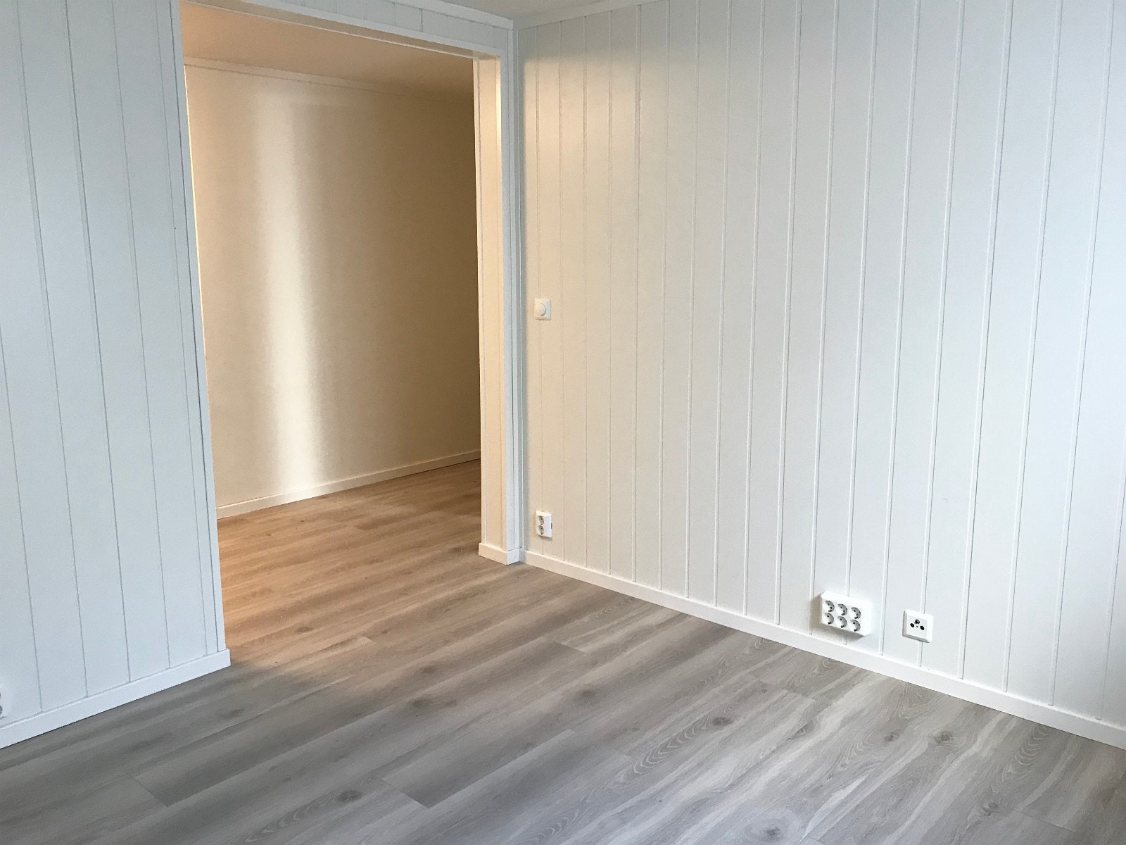 Stue med åpning til kjøkken Galleribilde