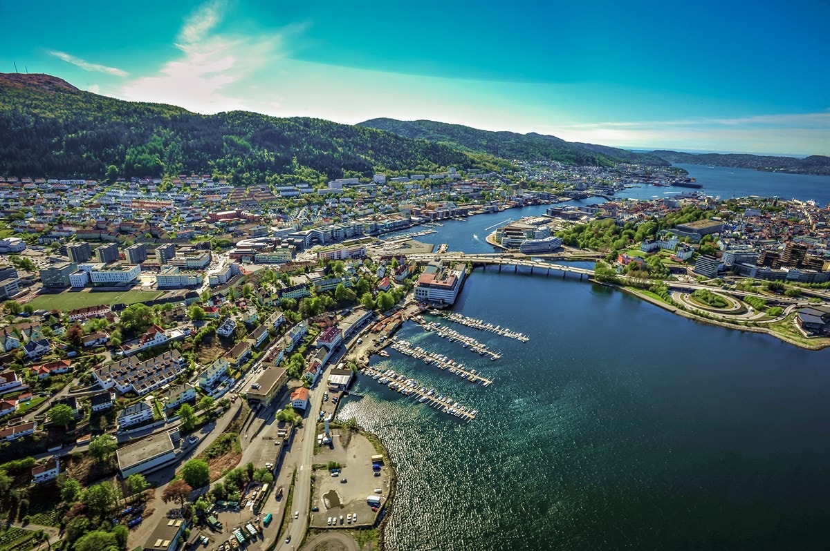 Rundt Store Lungegårdsvannet er det en fin og opplyst tursti som er populær for turgåing og joggeturer. Galleribilde
