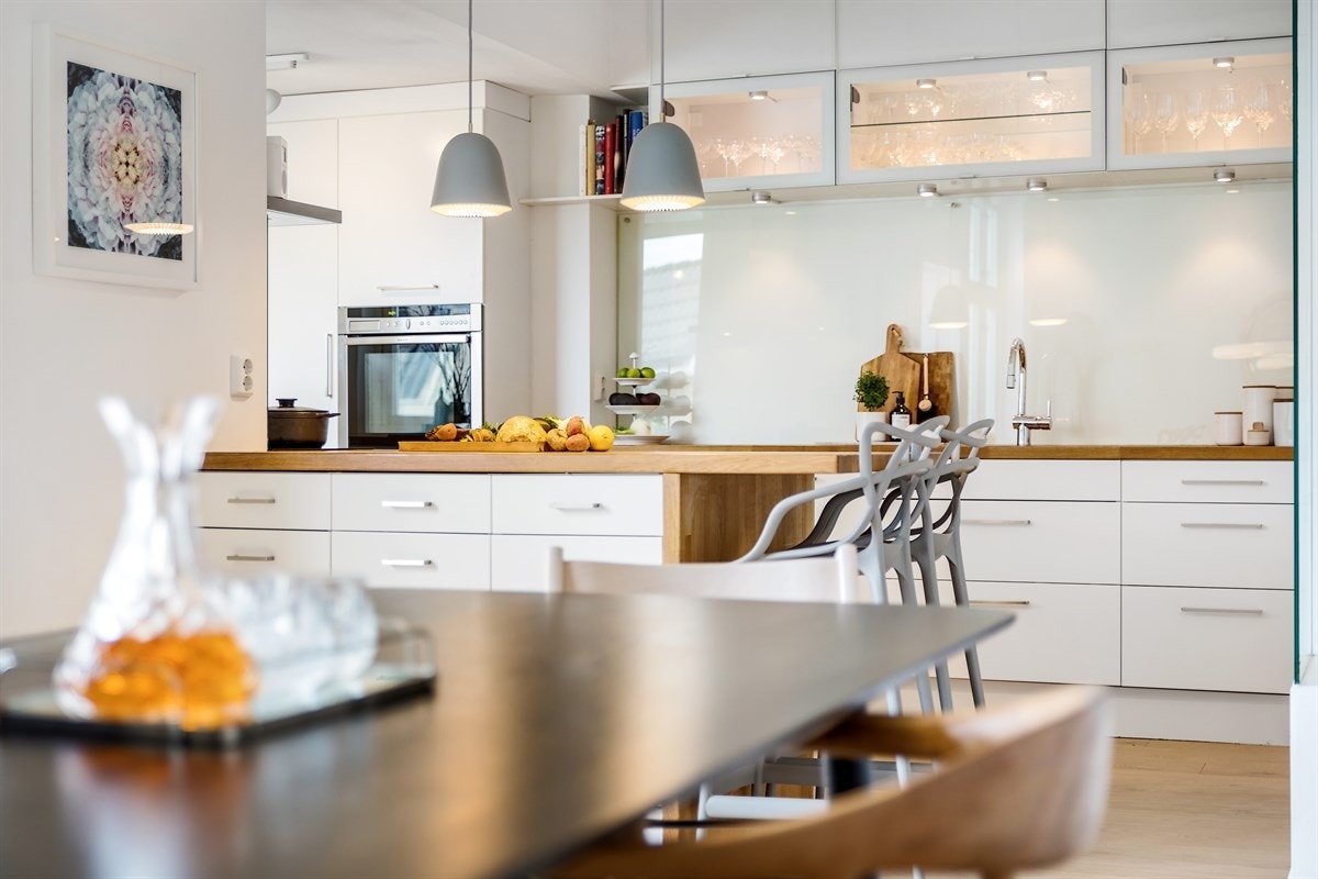 Smakfull og tidløs kjøkkeninnredning Galleribilde