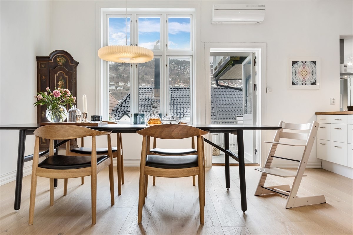 Fra spisestuen har man utgang til den deilige terrassen på 14 kvm Galleribilde