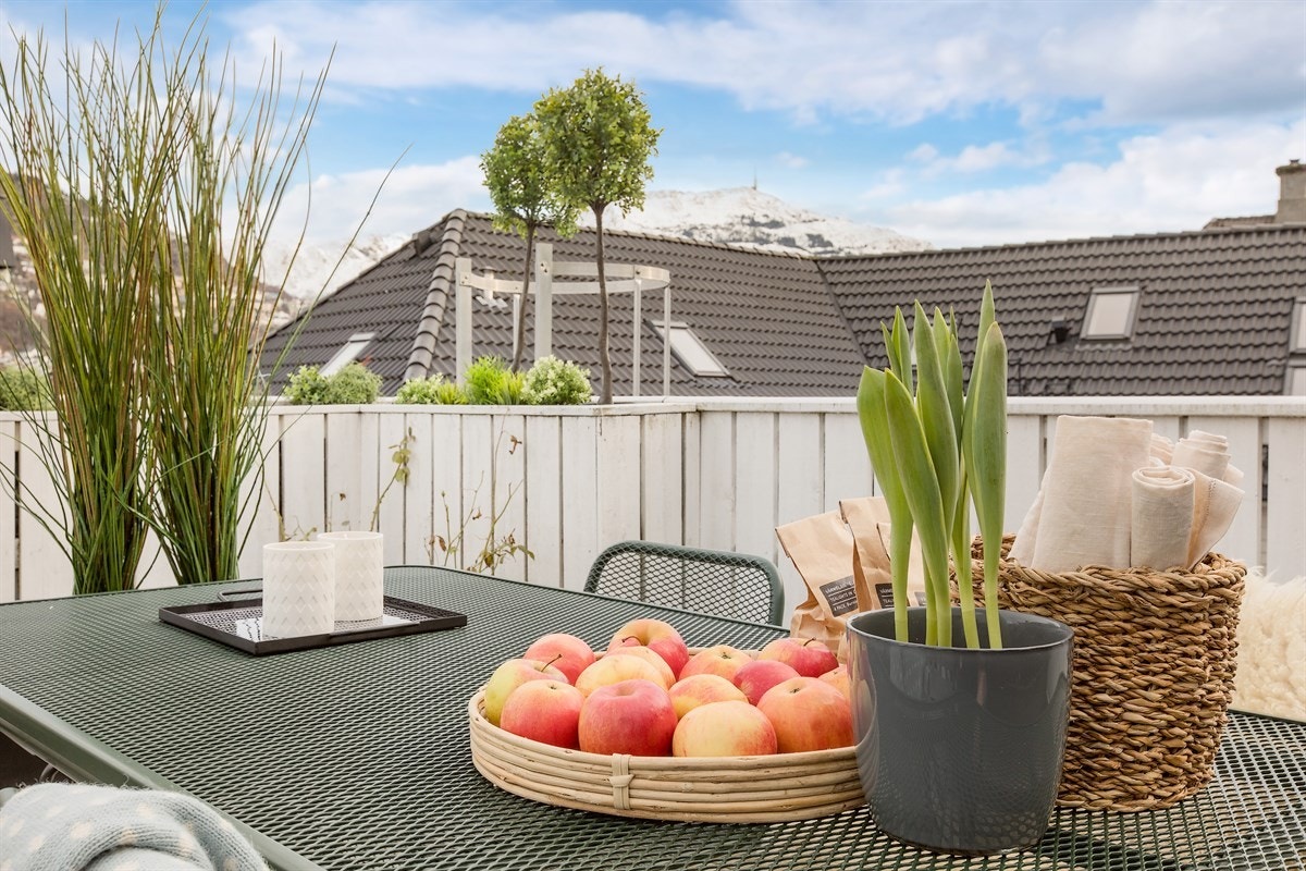 Det er uhyre sjeldent å finne slike uteområder midt i Bergen sentrum Galleribilde