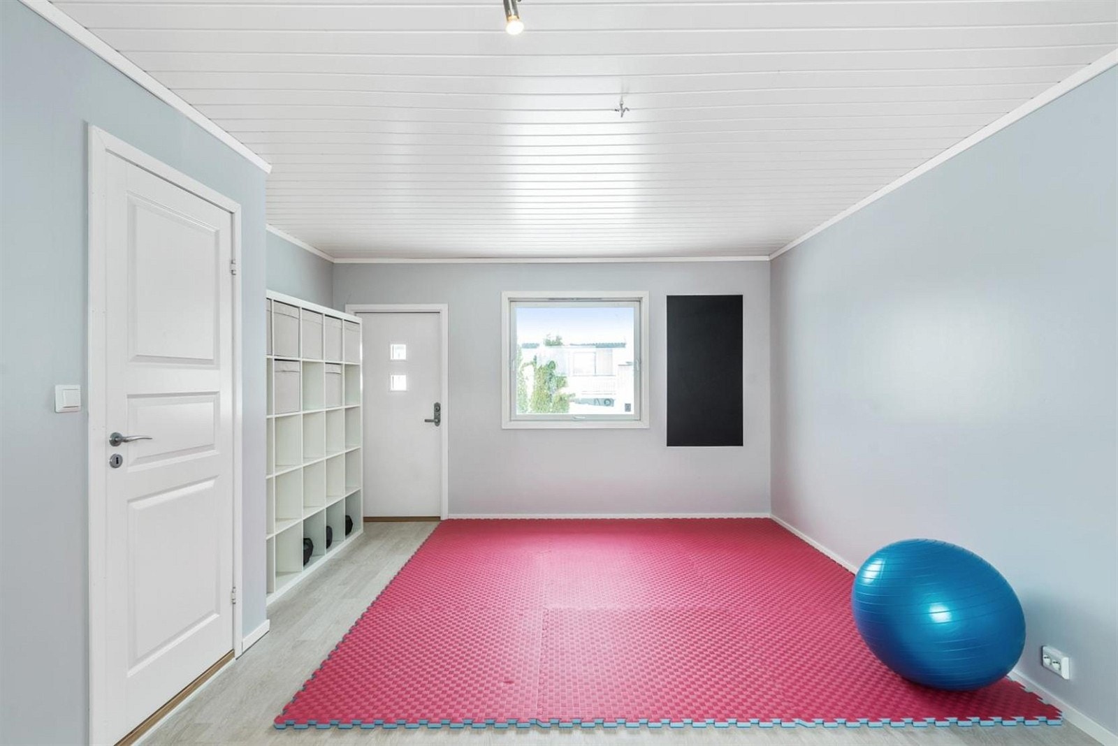 Dette soverom har egen inngang og har tidligere inneholdt kjøkken. Galleribilde