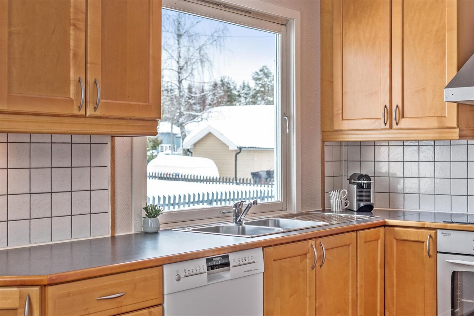 Lyst og trivelig kjøkken. Galleribilde