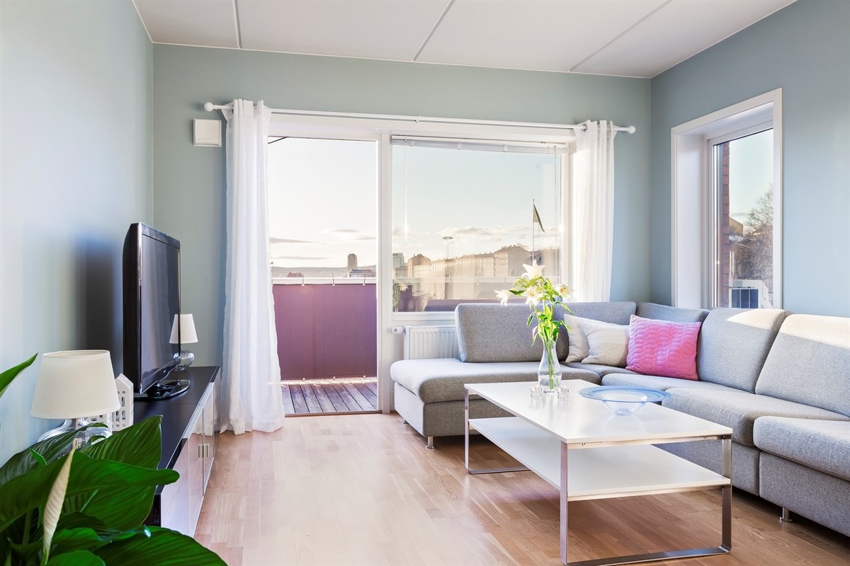 Det er god plass til sofa samt tilhørende møblement. Galleribilde