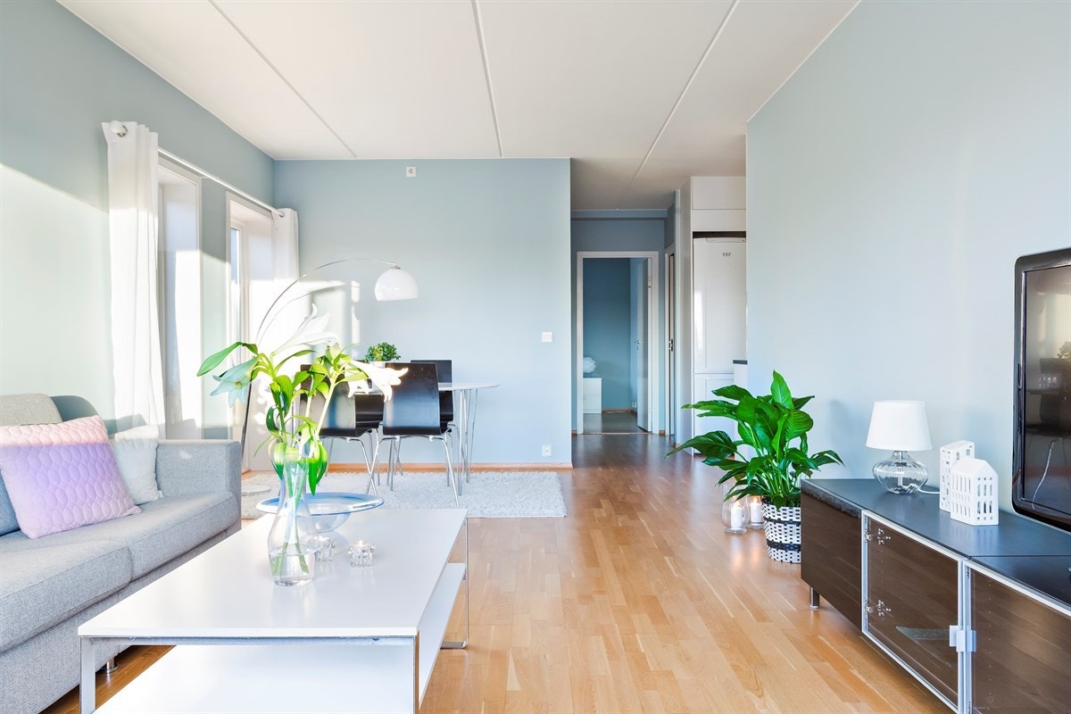 Stuen har i tillegg god plass til et spisebord med tilhørende møblement. Galleribilde