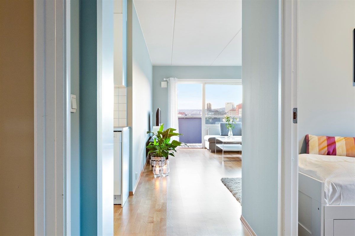 Leiligheten er lys og åpen. Galleribilde