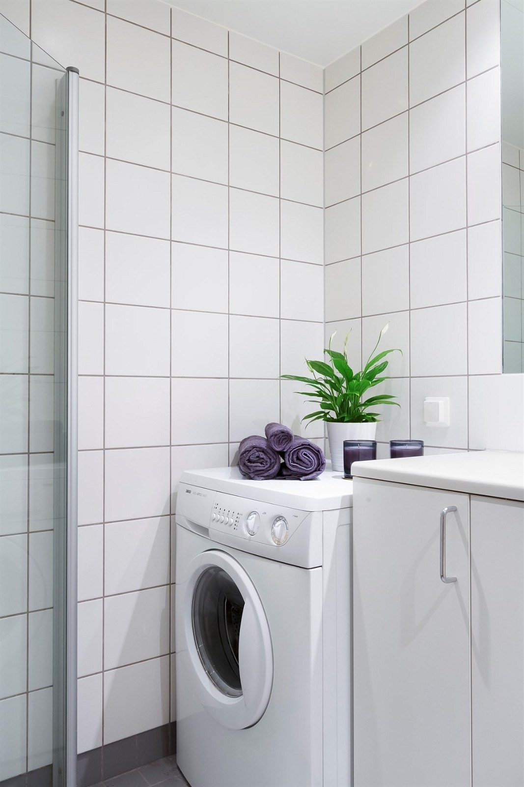 Det er opplegg for vaskemaskin på baderommet. Galleribilde