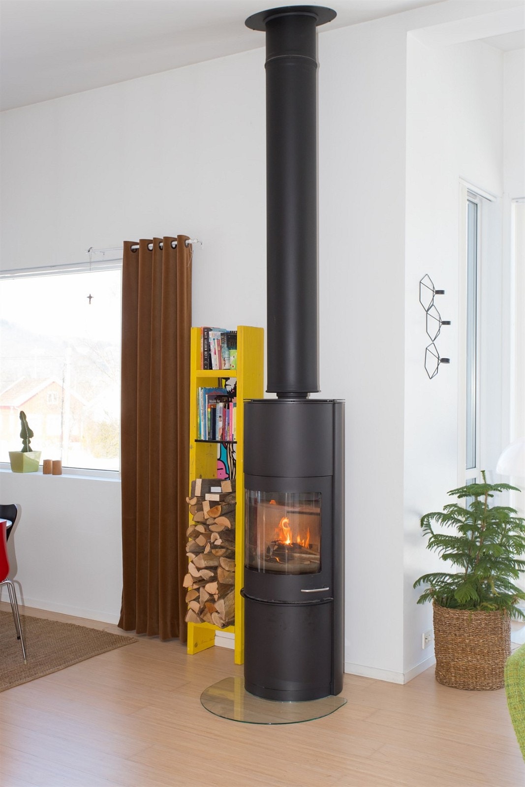 Flott peisovn i stua Galleribilde