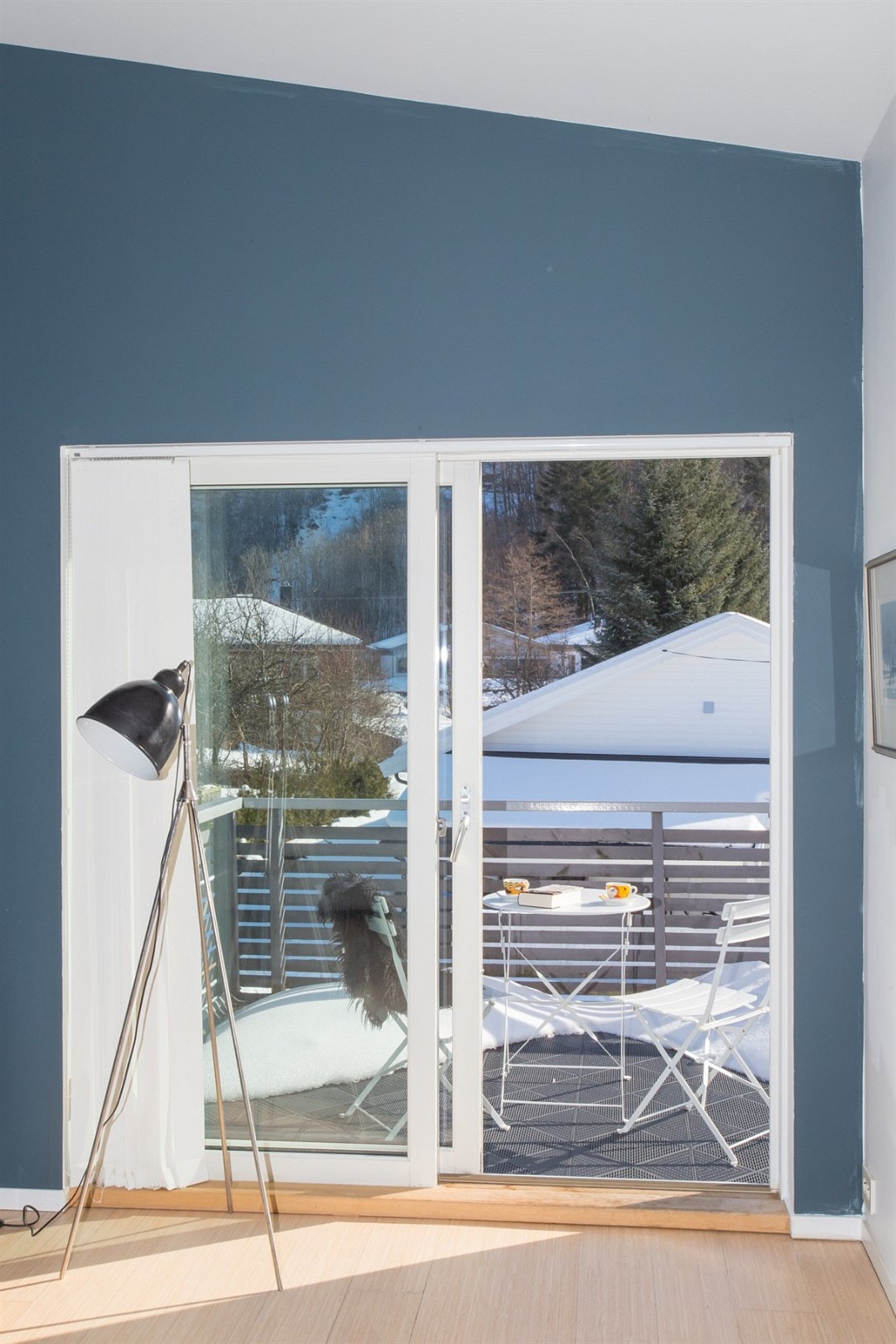 Utgang til terrasse fra TV-stue Galleribilde