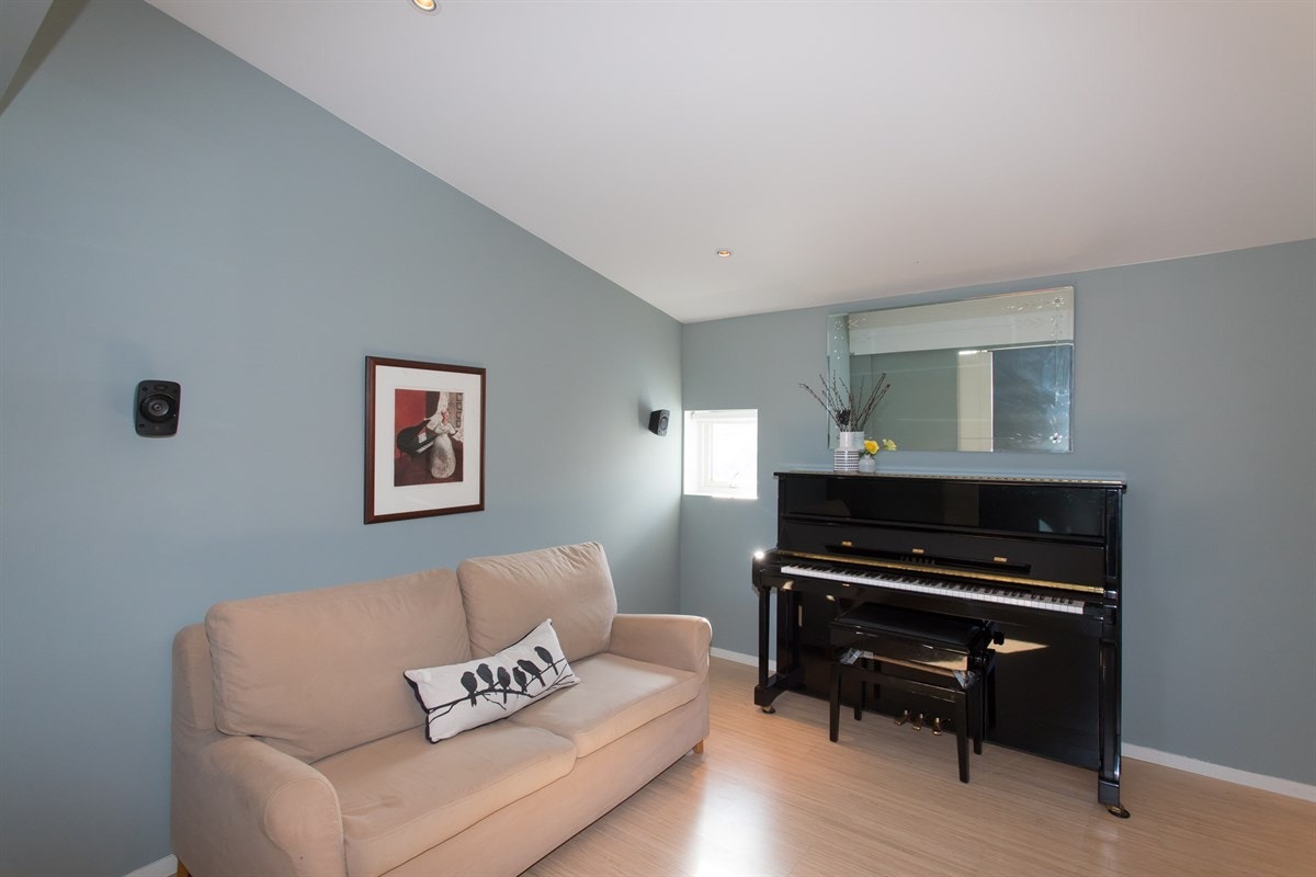 Musikkrom/bibliotek/kontor Galleribilde