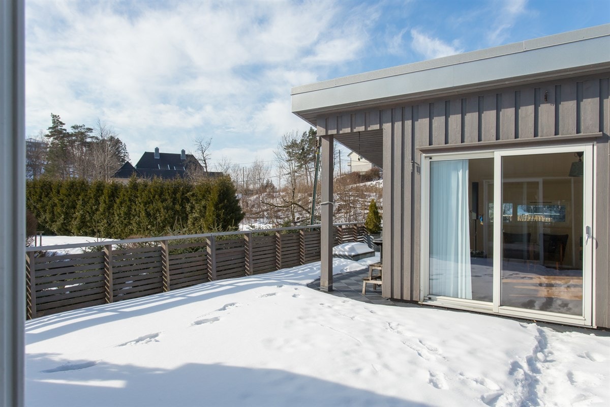 Terrasse utenfor stua Galleribilde