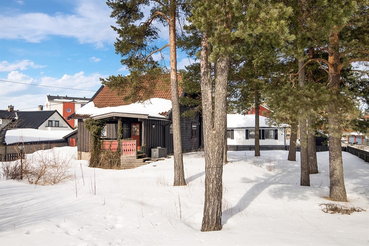 Meget barnevennlig og solrik hjørnetomt. Galleribilde