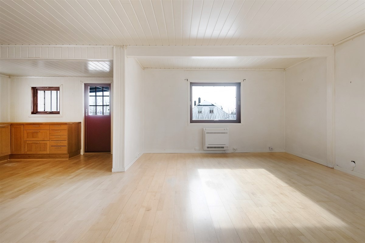 Stue/kjøkken har utgang til overbygd terrasse. Galleribilde