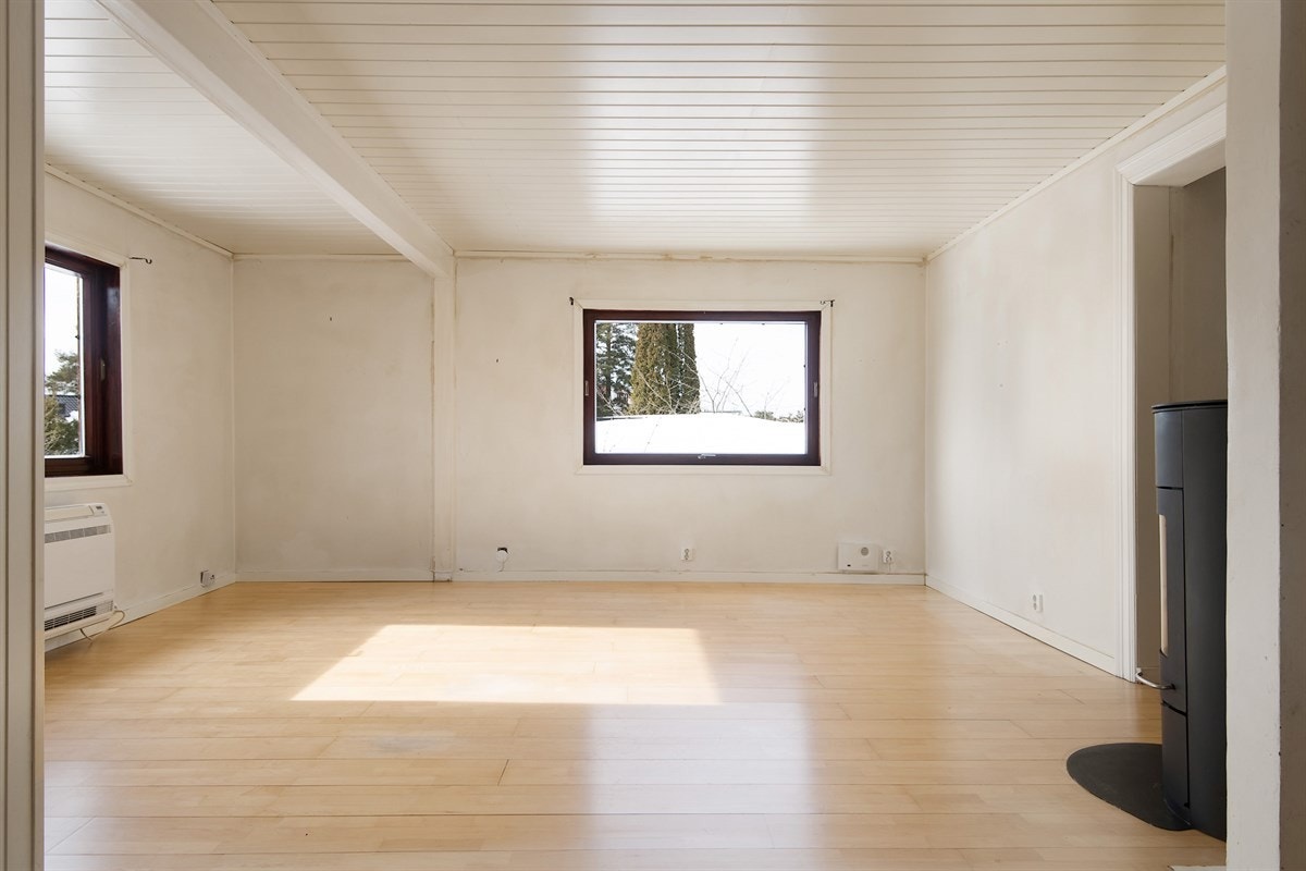 Stuen har gode lysforhold. Galleribilde