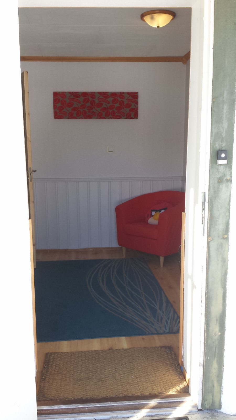 Hovedinngang og yttergang sett fra vest. Dette kan også brukes til soverom4 siden det også er en inngang til vaskerommet. Det er garderobe på hele veggen til venstre. Galleribilde