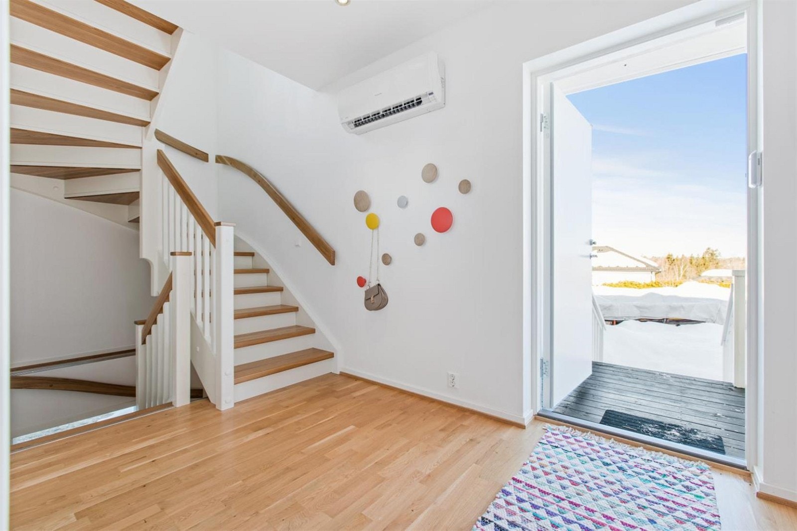 Romslig gang. Galleribilde