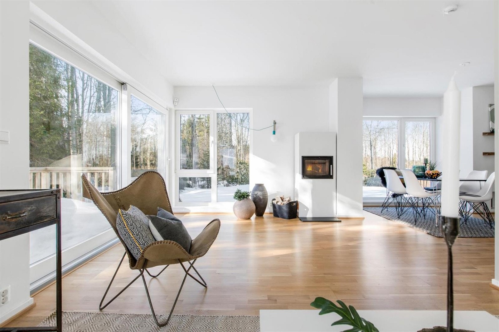 Lyse overflater og store vinduer går igjen. Galleribilde