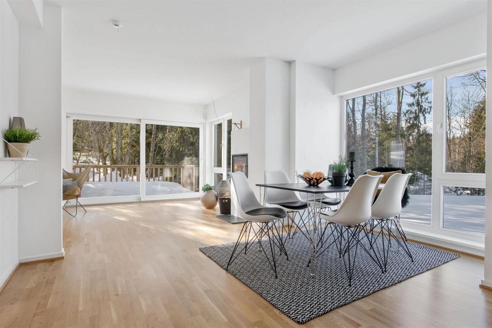 Hyggelig peis i stuen. Galleribilde