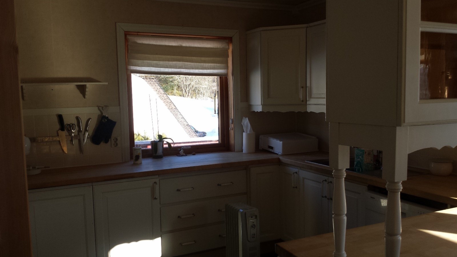 Kjøkken sett fra spisestue. Ser mot sørvest. Galleribilde