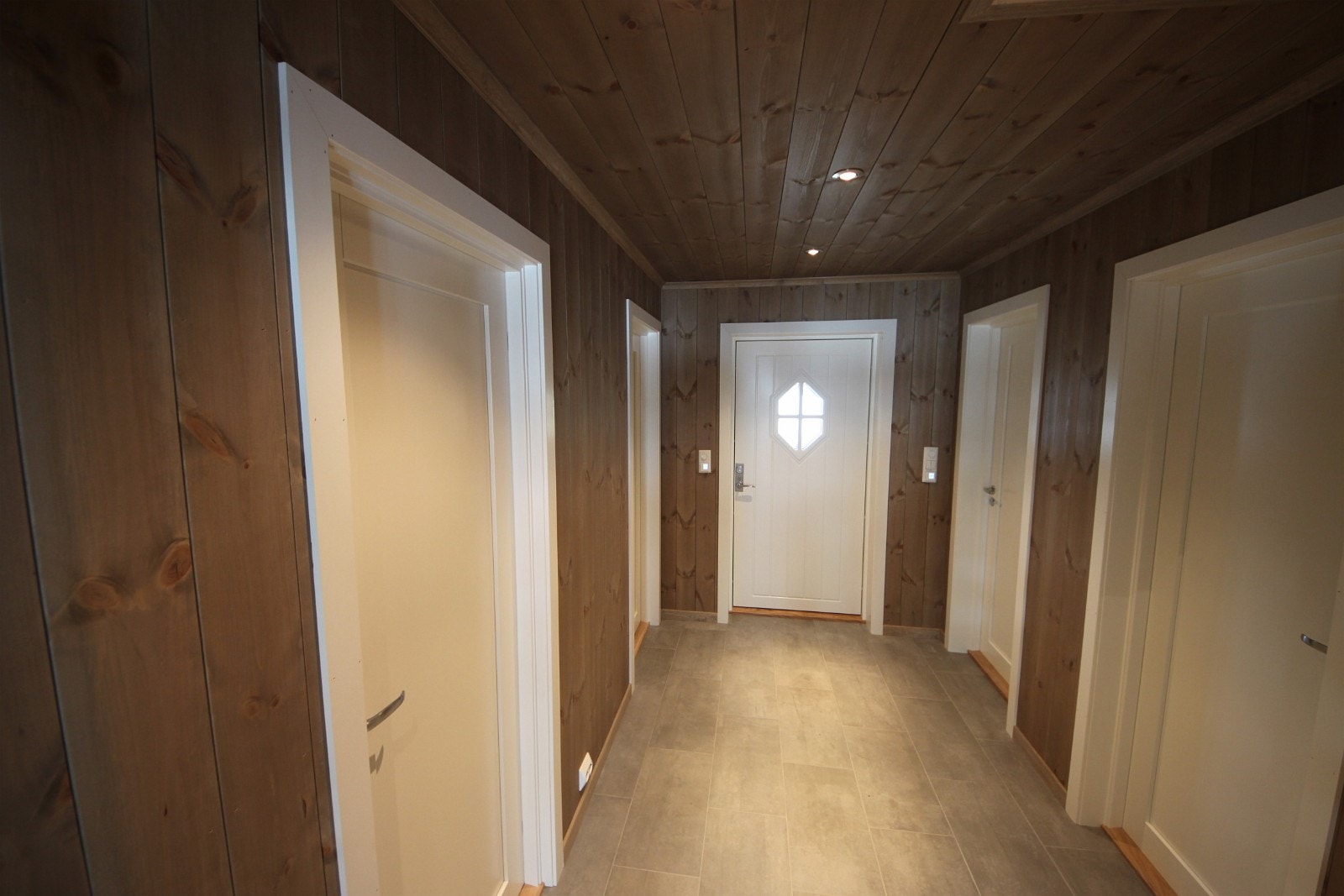 Gang med trapp 2 soverom, bad og vaskerom Galleribilde