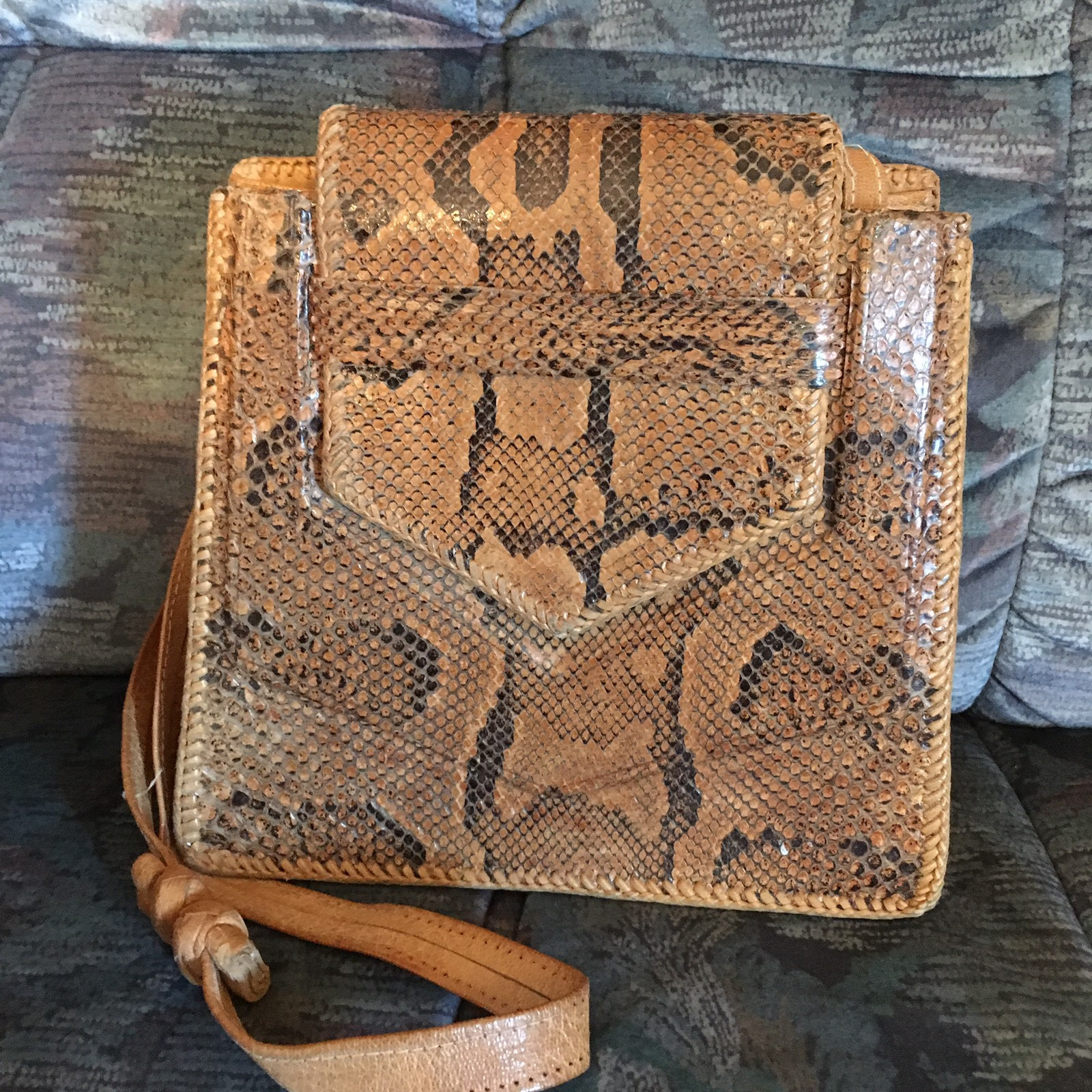 Vintage slangeskinn veske 1950 70? | FINN.no Vintage FP veske 1950 70? | FINN.no