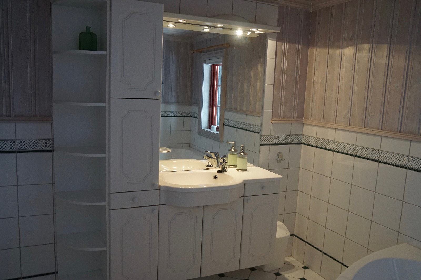 Bad 1, i høyre hjørne skimtes boblebadet Galleribilde