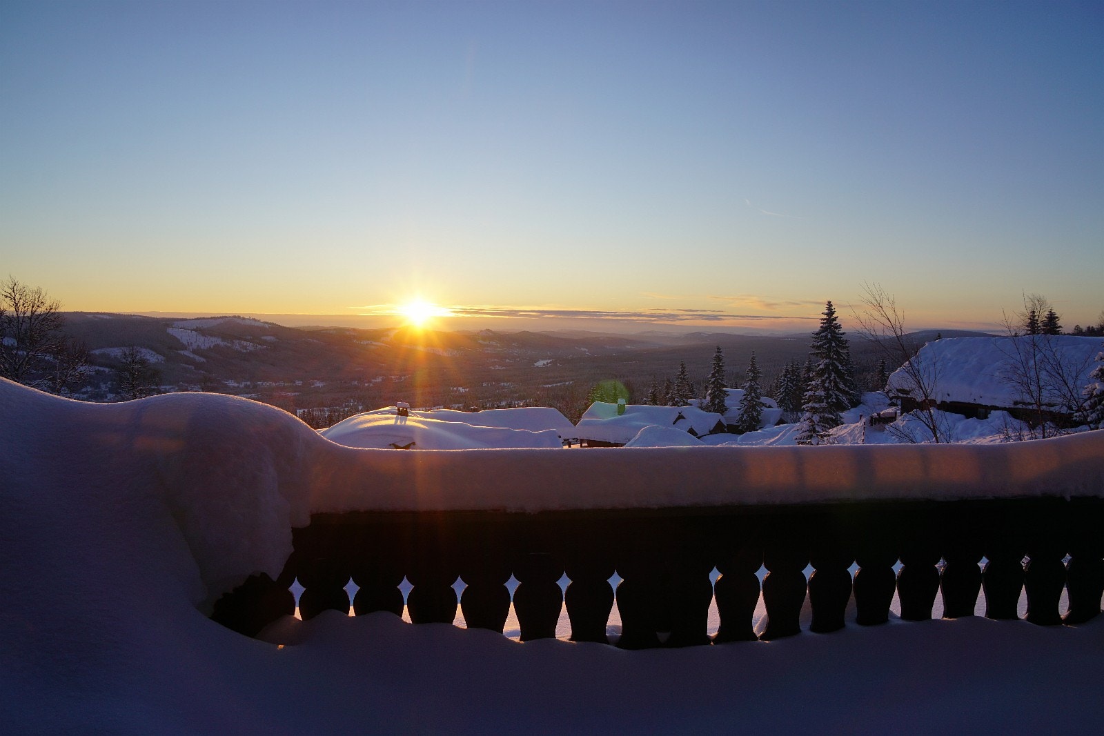 Morgensol fra stuen Galleribilde